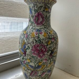 Vintage Hand Painted Chinese Porcelain Vase Flower Butterfly Asian Style